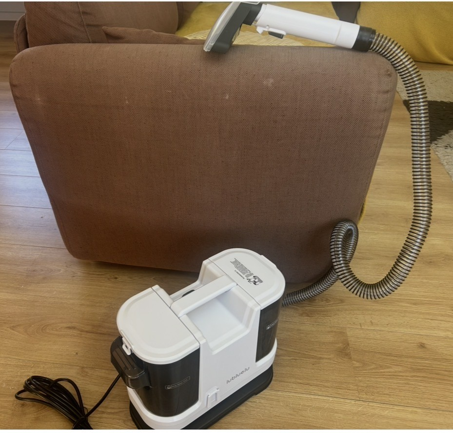 Shampouineuse pour canapé et siége auto